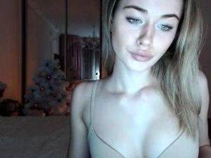 Small titted babe toys her pussy on webcam - drtuber.com