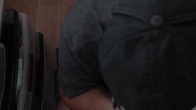 Homemade gloryhole DILF gets nailed - drtuber.com