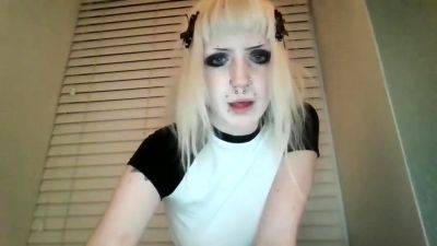 Amateur Blonde Teen Plays Solo with Toy Webcam Porn - drtuber.com