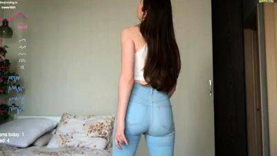 Katie amateur brunette girl toying pussy with a vibrator - drtuber.com