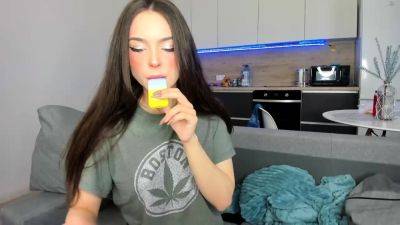 Amateur webcam babe masturbating - drtuber.com