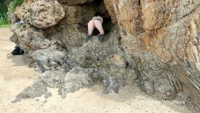 Naked Russian Girl Flashes Her Ass on Public Beach - Amateur Exhibitionism - porntry.com - Russia