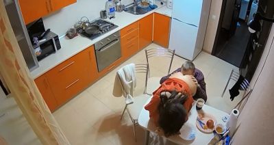 couple excitée russe s envoie en l air dans leur cuisine - txxx.com