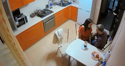 couple excitée russe s envoie en l air dans leur cuisine - txxx.com