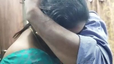 Mallu Girl in Half Saree Hot Lip Lock Romance with Desi Malayali Couple - xxxfiles.com - India