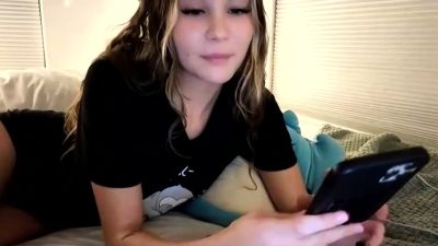 Hot amateur webcam teen masturbates for their fans - drtuber.com