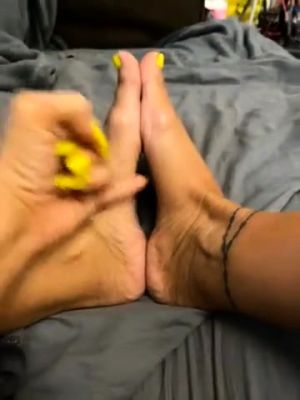 Amateur porn Gives Us Some Foot Fetish Aurora - drtuber.com