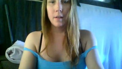 Hot amateur webcam teen masturbates for their fans - drtuber.com