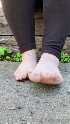 Amateur porn Gives Us Some Foot Fetish Aurora - drtuber.com