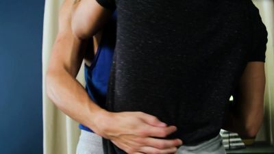 Athletic amateur hunk fucks tattooed BF - drtuber.com