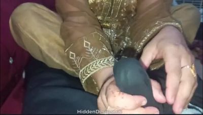 Step Brother Gets Handjob & Cumshot from Stepsister - Desi Homemade Sex - xxxfiles.com - India - Pakistan
