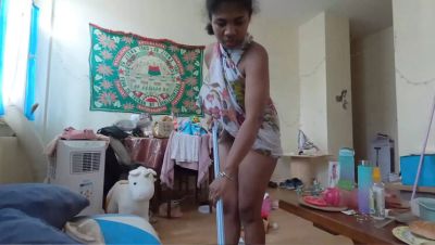 Sexy ebony maid Belle11 cleans naked - amateur big ass babe - xxxfiles.com - France