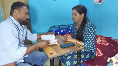 Sexy Indian bhabhi Sona sucks big boobs & gets fingered by boyfriend - Desi homemade sex - porntry.com - India