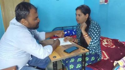 Sexy Indian bhabhi Sona sucks big boobs & gets fingered by boyfriend - Desi homemade sex - porntry.com - India