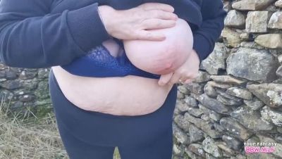 Homemade BBW Stepmom Flashes Her Huge Natural Tits in a Field - Amateur MILF Wife - porntry.com - Britain