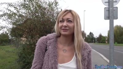 European Amateur Agrees To Fuck In Park - hotmovs.com