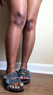 Amateur Foot Fetish Girlfriend Sucks and gives a Footjob - drtuber.com