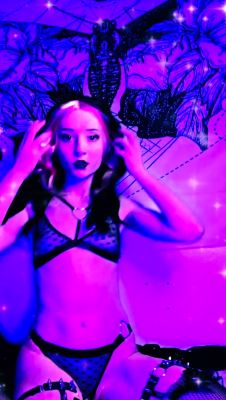 Hot amateur webcam teen masturbates for their fans - drtuber.com