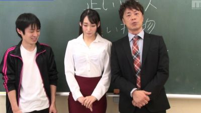 Two amateur big boobs teens threesome in public for money - drtuber.com - Japan