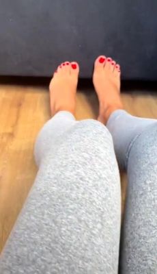 Masturbating amateur cums after solo fun - drtuber.com