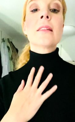Cumshot amateur MILF suck and jerks dude in the bedroom - drtuber.com