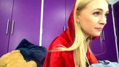 Amateur Blonde Teen Plays Solo with Toy Webcam Porn - drtuber.com