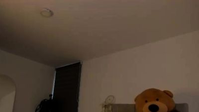 Big boob brunette masturbates on webcam - drtuber.com