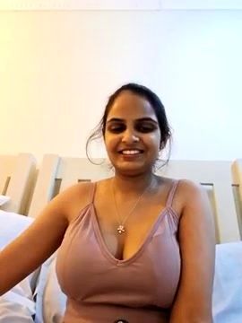Cumshot amateur MILF suck and jerks dude in the bedroom - drtuber.com - India