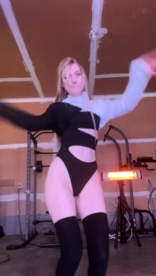 amateur raintree03 flashing ass on live webcam - drtuber.com