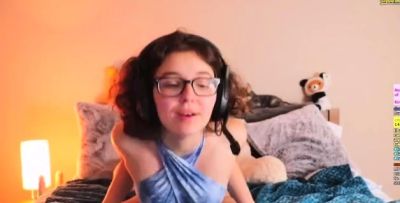 Amateur striptease and Solo masturbation - drtuber.com