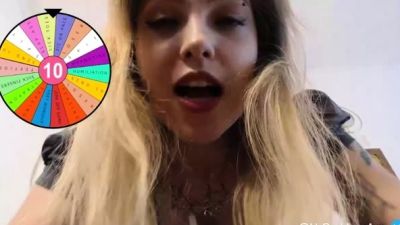 Amateur Webcam Teen Flashes Masturbates - drtuber.com