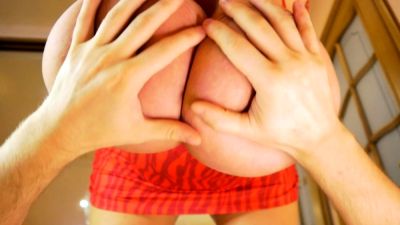 This large amateur cam girl has some very big boobs - drtuber.com