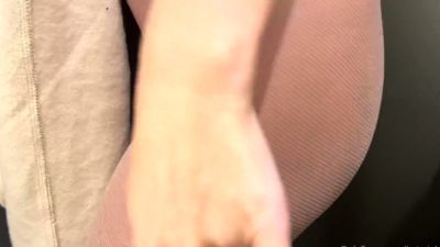 Naked amateur webcam girl fingering her pussy live on camera - drtuber.com