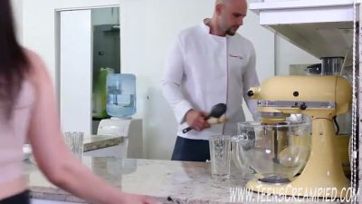 Young amateur gives blowjob - sexu.com