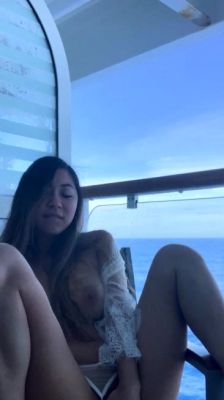 Amateur Asian teen sucks this big hard cock - drtuber.com