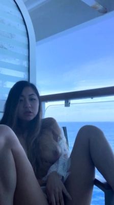 Amateur Asian teen sucks this big hard cock - drtuber.com