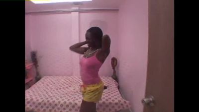 Black Amateur Teen Lisa Young Squirts & Takes Facial - Ebony Amateurs #4 - veryfreeporn.com