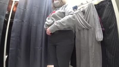 BBW Milf Irishka Shows Off Big Tits & Juicy Ass in Public Dressing Room Hidden Cam - veryfreeporn.com - Russia