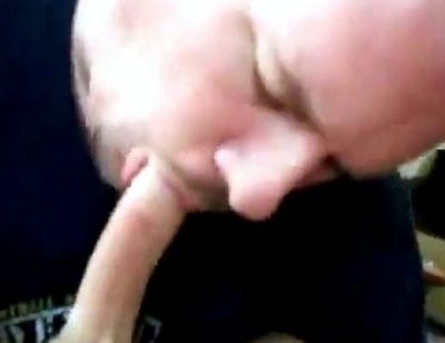 Sucking and Swallowing Amateur Man's Cock - drtuber.com