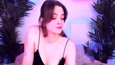 Hot amateur webcam teen masturbates for their fans - drtuber.com