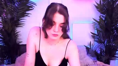 Hot amateur webcam teen masturbates for their fans - drtuber.com
