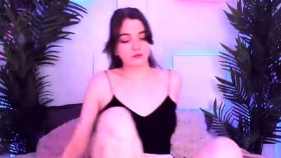 Hot amateur webcam teen masturbates for their fans - drtuber.com