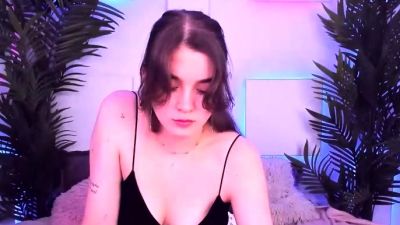 Hot amateur webcam teen masturbates for their fans - drtuber.com