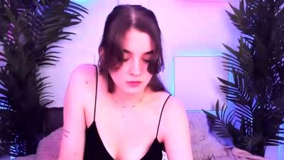 Hot amateur webcam teen masturbates for their fans - drtuber.com
