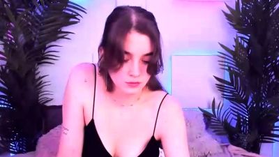 Hot amateur webcam teen masturbates for their fans - drtuber.com