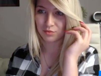 Blonde 18-Year-Old Amateur With Big Natural Tits on Webcam - drtuber.com