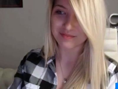 Blonde 18-Year-Old Amateur With Big Natural Tits on Webcam - drtuber.com
