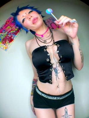 Amateur babes are good at masturbating as well - drtuber.com