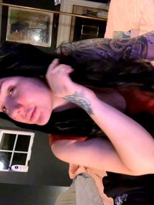 Hot brunette from squirt masturbating on webcam - drtuber.com
