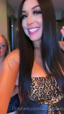Leann amateur beautiful brunette with big boobs - drtuber.com